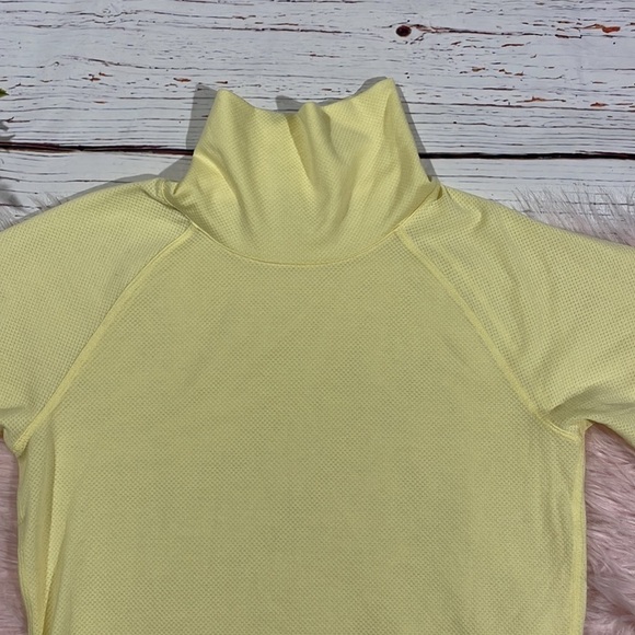 Outdoor Voices Light Yellow FastTrack Mesh Turtleneck Top - Picture 5 of 10
